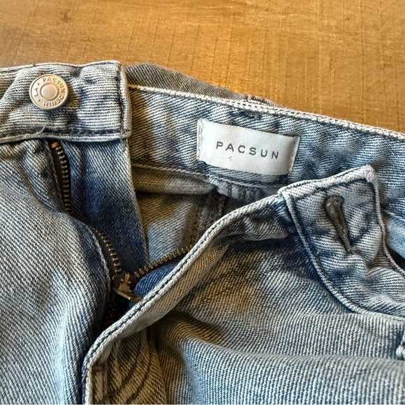 Pacsun Casey Light Wash Low Rise Baggy Distressed Jeans Women's Size 29 - Picture 4 of 11